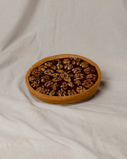 Crostata marmellata di albicocca, miele & noci